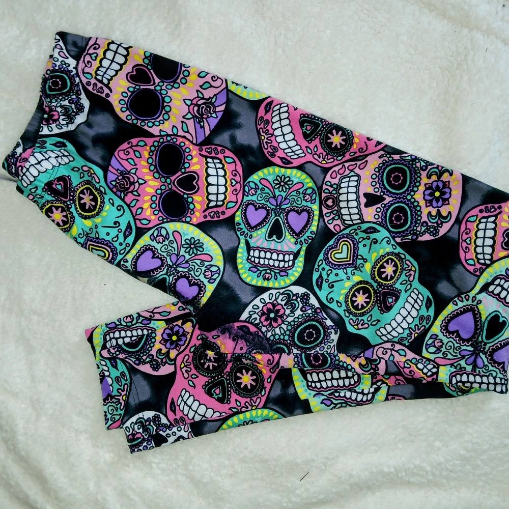 Black and Pink Skull Print Leggings